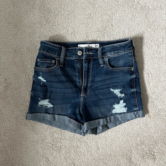 Hollister Jean Short - Picture 1 of 3